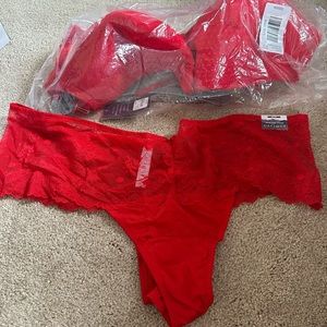 Cacique Bra and Panty Set! Bra is 50DDD and Thong Panties are 26/28